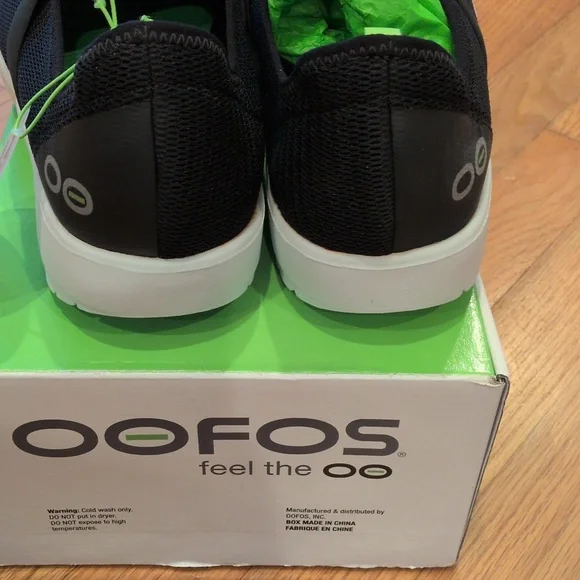 OOFOS OOMG Low Women Black and White Slip-On Recovery Sneakers W 10/41 - Picture 6 of 10